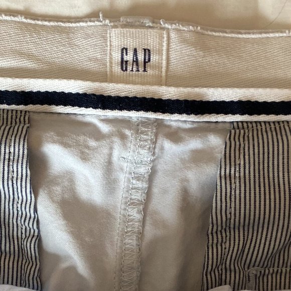 Gap Powder Blue White Floral Chino Capri Pants - Picture 6 of 9